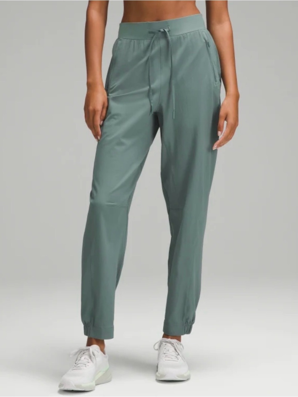 lululemon Women’s Green License to Train Jogger Pants 8 Zip Pockets Tapered